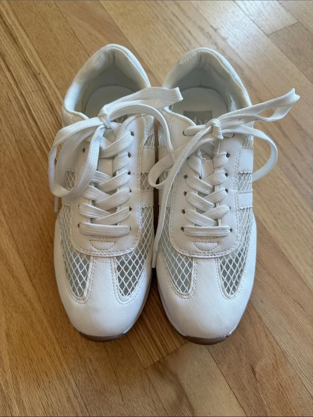 Like New! Dolce Vita Zina Retro Mesh Sneakers w/ Gum Sole, sz 8